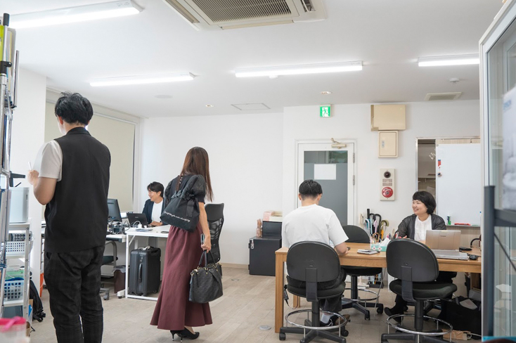 メールチェック、ゲストからの問い合わせ対応 