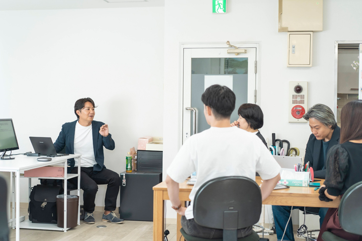 新規プロジェクトのため、投資家、設計士、デザイナー、行政書士、打ち合わせ